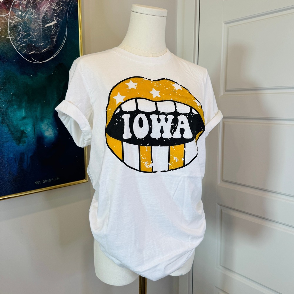 Iowa Graphic T-Shirt Small White Yellow Lips Short Sleeve Small + Sticker NEW